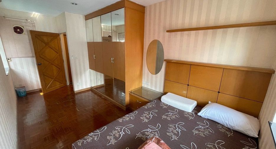 For sale and for rent 5 bedrooms townhouse in Pak Kret, Nonthaburi