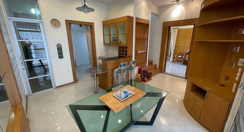 For sale and for rent 5 bedrooms townhouse in Pak Kret, Nonthaburi