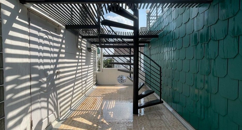For sale and for rent 5 bedrooms townhouse in Pak Kret, Nonthaburi