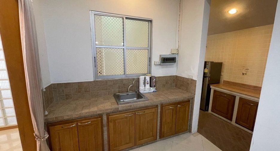 For sale and for rent 5 bedrooms townhouse in Pak Kret, Nonthaburi