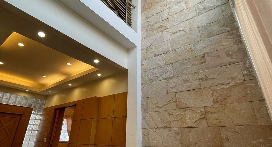 For sale and for rent 5 bedrooms townhouse in Pak Kret, Nonthaburi