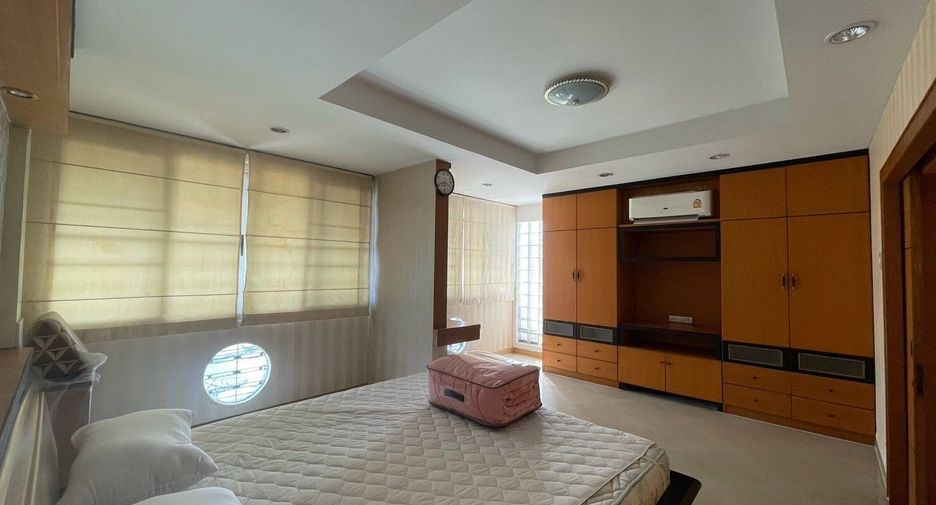 For sale and for rent 5 bedrooms townhouse in Pak Kret, Nonthaburi