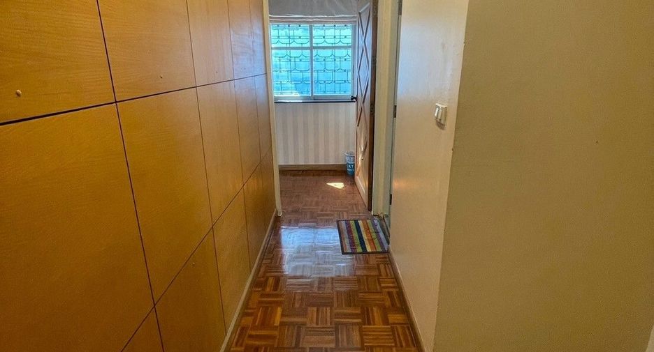 For sale and for rent 5 bedrooms townhouse in Pak Kret, Nonthaburi