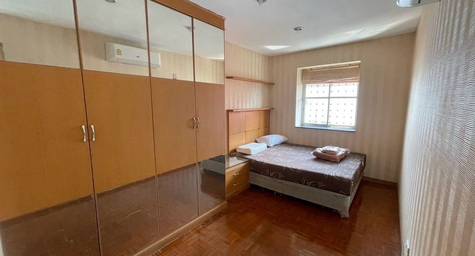 For sale and for rent 5 bedrooms townhouse in Pak Kret, Nonthaburi