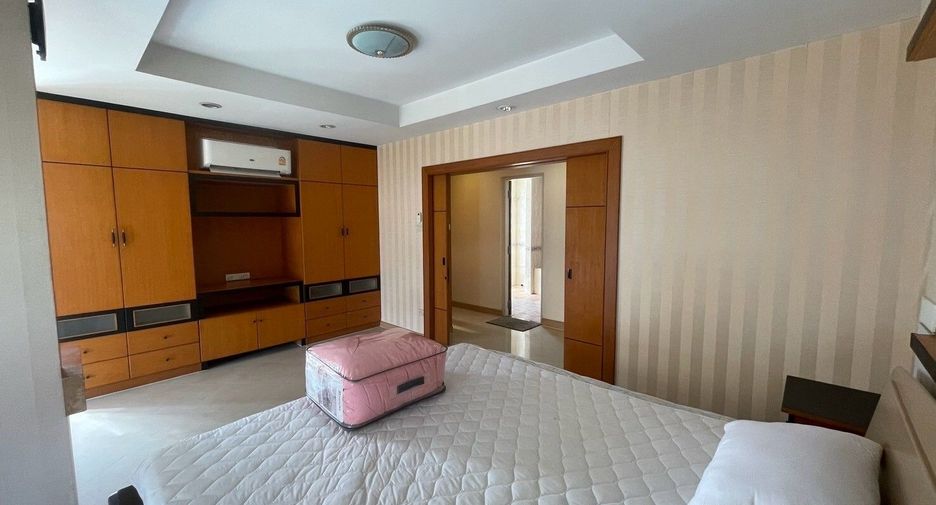 For sale and for rent 5 bedrooms townhouse in Pak Kret, Nonthaburi