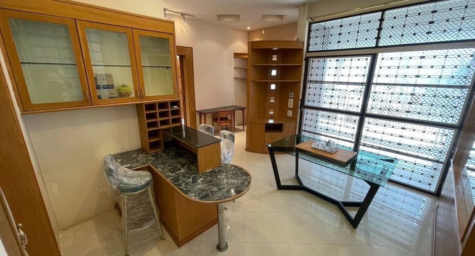 For sale and for rent 5 bedrooms townhouse in Pak Kret, Nonthaburi