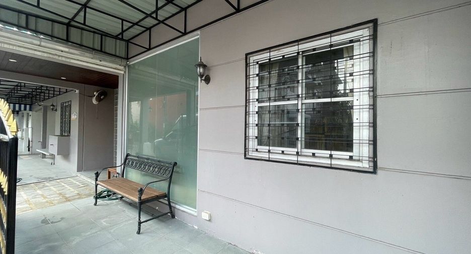 For sale and for rent 5 bedrooms townhouse in Pak Kret, Nonthaburi