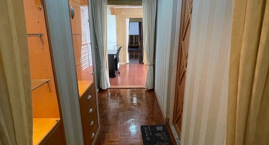 For sale and for rent 5 bedrooms townhouse in Pak Kret, Nonthaburi