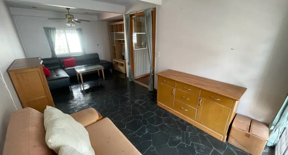 For sale and for rent 5 bedrooms townhouse in Pak Kret, Nonthaburi