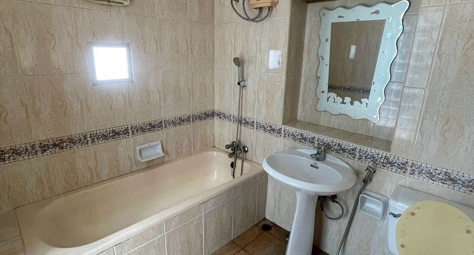 For sale and for rent 5 bedrooms townhouse in Pak Kret, Nonthaburi