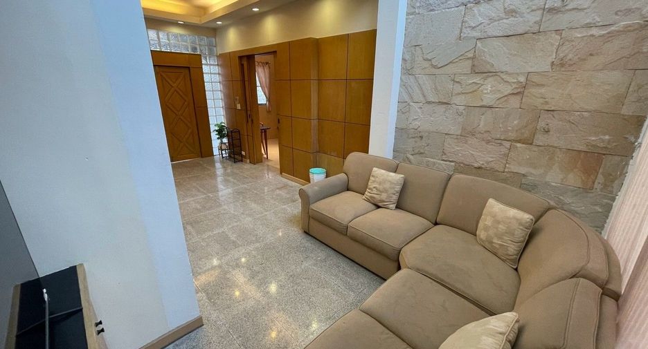 For sale and for rent 5 bedrooms townhouse in Pak Kret, Nonthaburi
