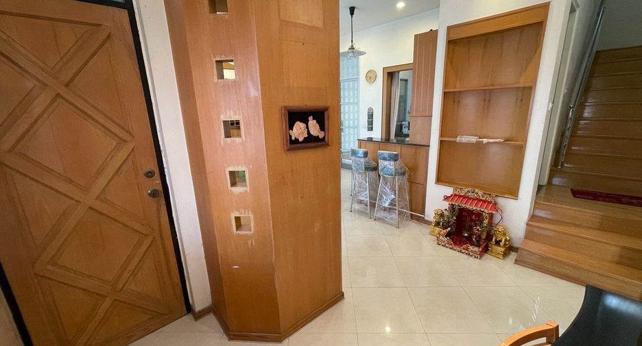 For sale and for rent 5 bedrooms townhouse in Pak Kret, Nonthaburi