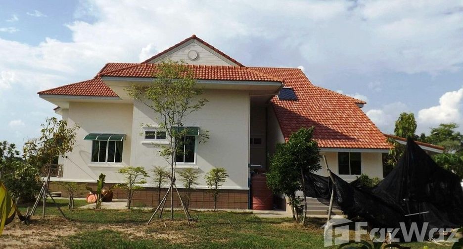 For sale 4 ベッドルーム house in Mueang Surin, Surin
