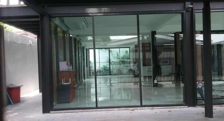 Продажа и аренда 3 спальни дом в Пхра Кханонг, Бангкок
