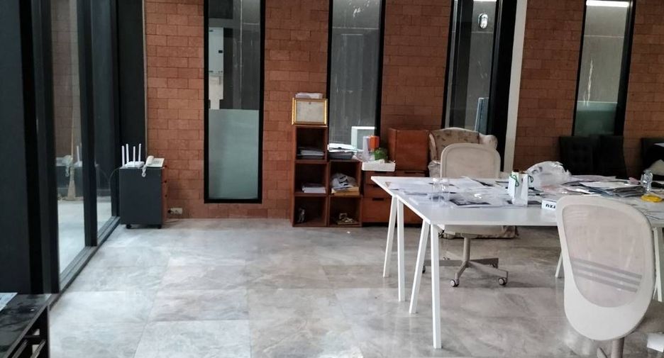 出售 和 出租 3 卧室 独立屋 在 Phra Khanong, 曼谷