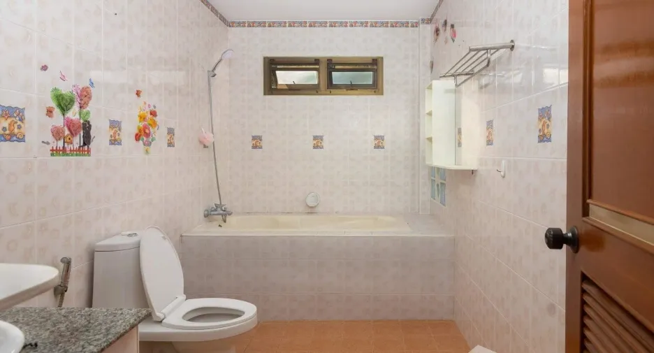 For sale 4 bedrooms house in Bang Lamung, Chonburi