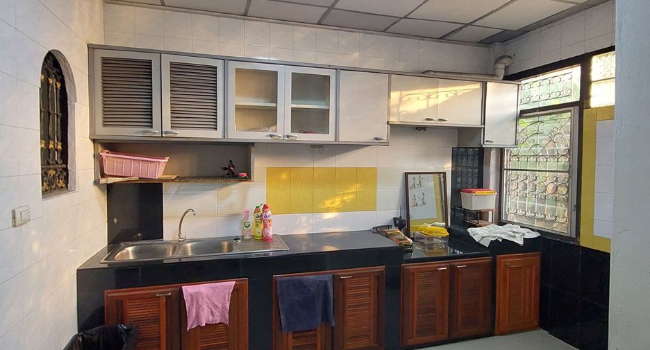 For sale 3 bedrooms townhouse in Lat Phrao, Bangkok