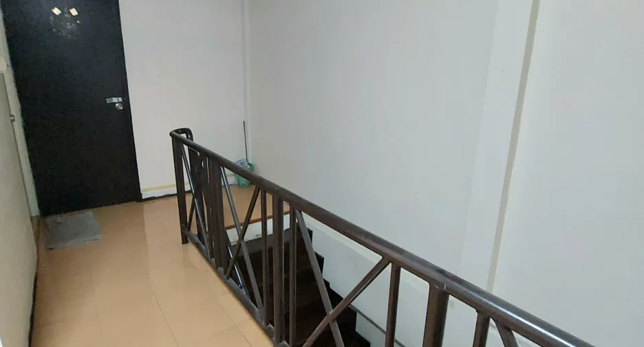 Casa adosada en venta de 3 habitaciones en Lat Phrao, Bangkok