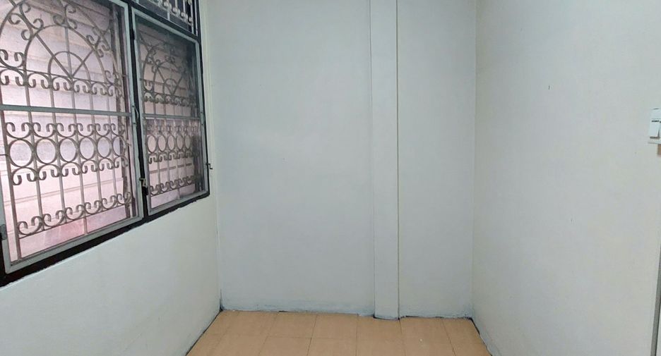 For sale 3 bedrooms townhouse in Lat Phrao, Bangkok