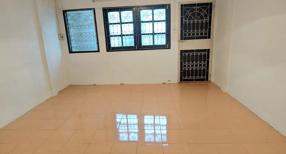 出售 3 卧室 联排别墅 在 Lat Phrao, 曼谷