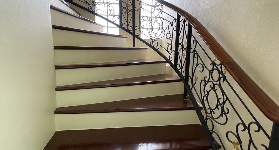 For sale 5 bedrooms house in Ratchathewi, Bangkok