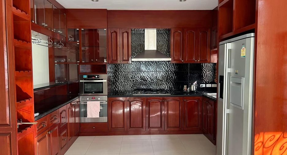 For sale 5 bedrooms house in Ratchathewi, Bangkok