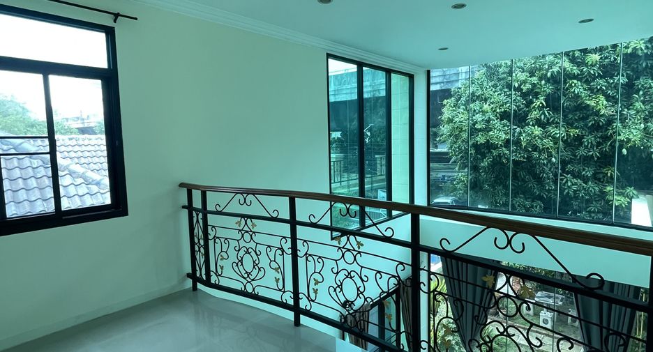 For sale 5 bedrooms house in Ratchathewi, Bangkok