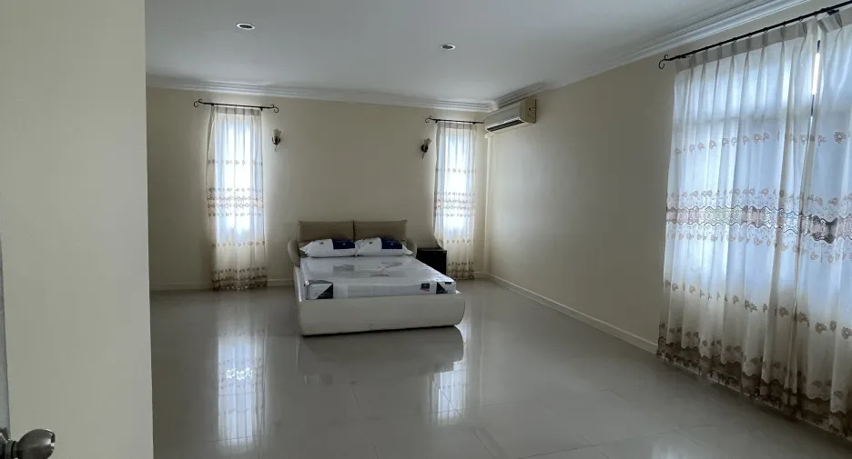 For sale 5 bedrooms house in Ratchathewi, Bangkok