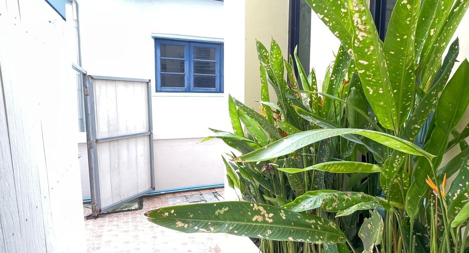 For sale 5 bedrooms house in Ratchathewi, Bangkok