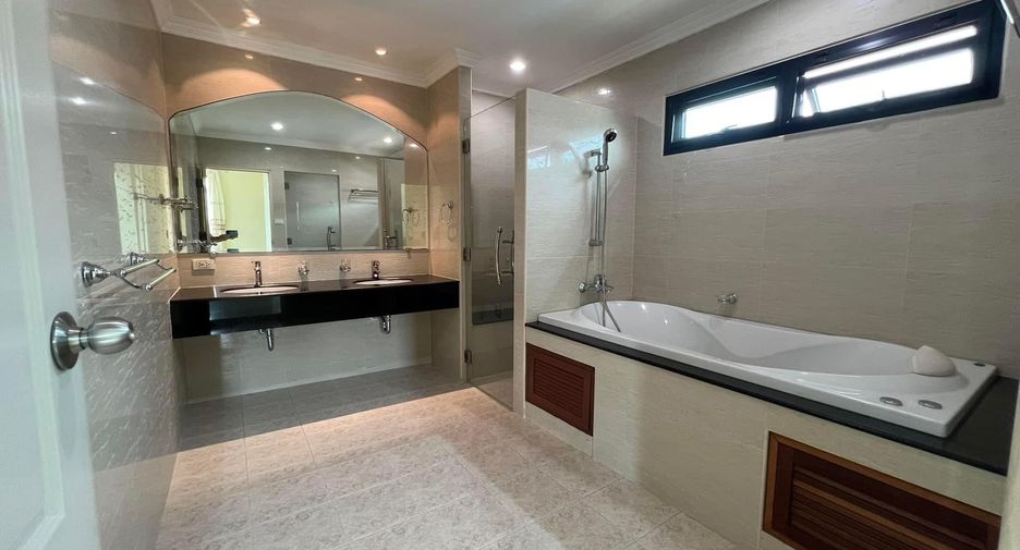 For sale 5 bedrooms house in Ratchathewi, Bangkok