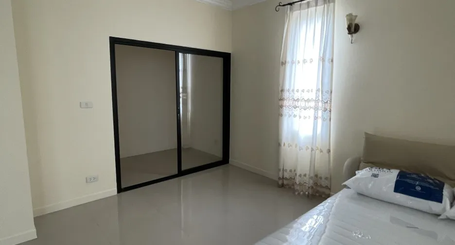 For sale 5 bedrooms house in Ratchathewi, Bangkok