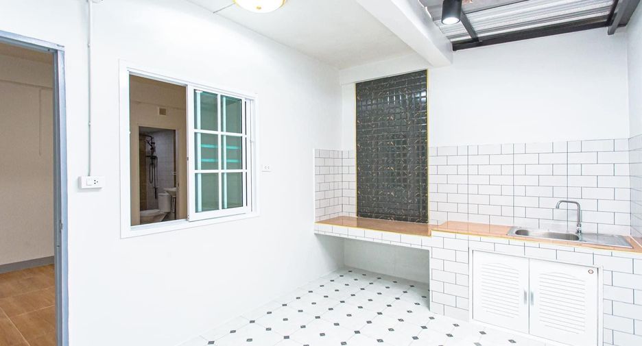 For sale 2 bedrooms townhouse in Si Racha, Chonburi