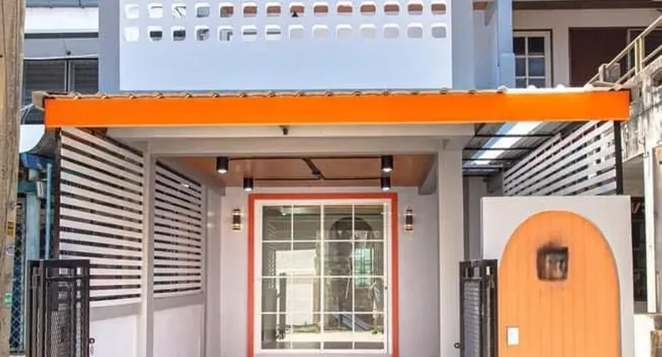 For sale 2 bedrooms townhouse in Si Racha, Chonburi
