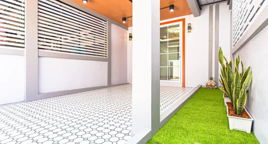 For sale 2 bedrooms townhouse in Si Racha, Chonburi