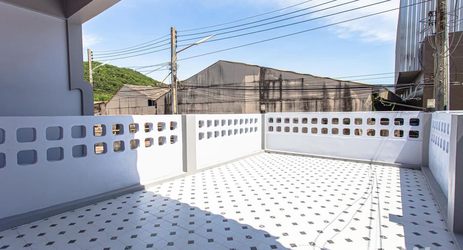 For sale 2 bedrooms townhouse in Si Racha, Chonburi