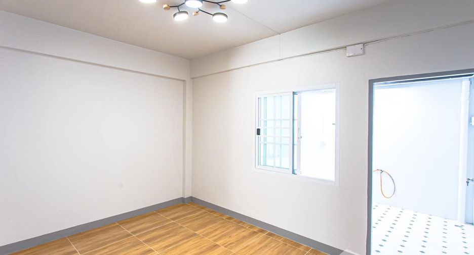 For sale 2 bedrooms townhouse in Si Racha, Chonburi