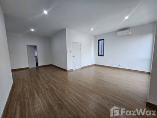 For sale 4 bedrooms townhouse in Bang Khen, Bangkok