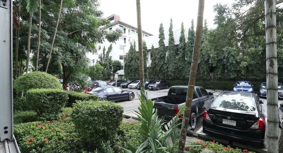 For sale 1 bed condo in Bang Kapi, Bangkok