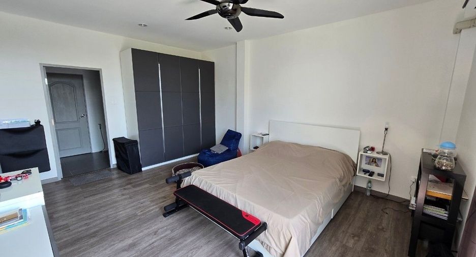 For sale 5 ベッドルーム villa in Bang Lamung, Chonburi