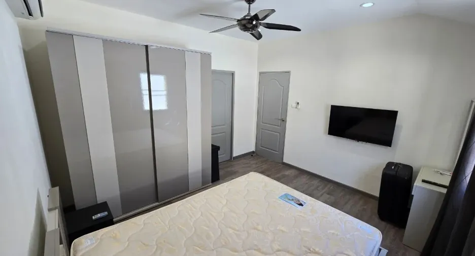 For sale 5 ベッドルーム villa in Bang Lamung, Chonburi