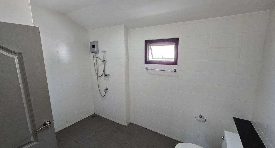 For sale 5 ベッドルーム villa in Bang Lamung, Chonburi