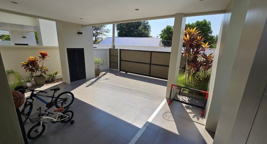 For sale 5 ベッドルーム villa in Bang Lamung, Chonburi