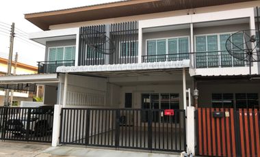 Casa en alquiler de 3 habitaciones en Si Racha, Chonburi