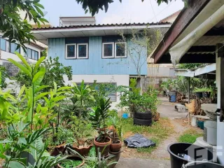 Haus zum Kauf mit 8 Zimmer in Lak Si, Bangkok