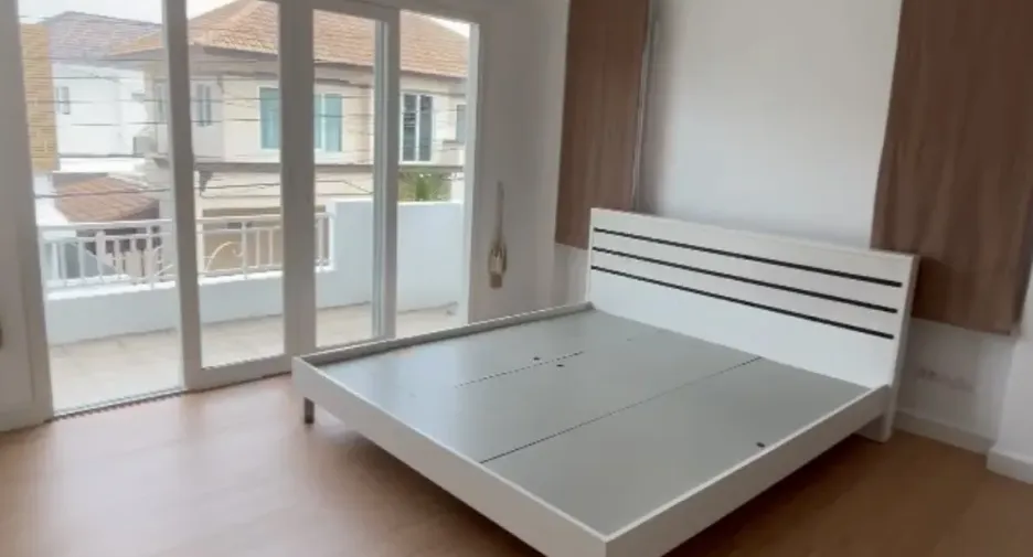For sale and for rent 4 bedrooms house in Mueang Nonthaburi, Nonthaburi