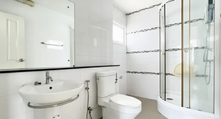 For sale and for rent 4 bedrooms house in Mueang Nonthaburi, Nonthaburi