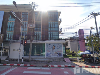 For sale 6 bedrooms townhouse in Bang Lamung, Chonburi
