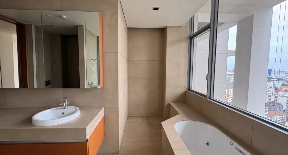 For sale and for rent 3 bedrooms condo in Sathon, Bangkok