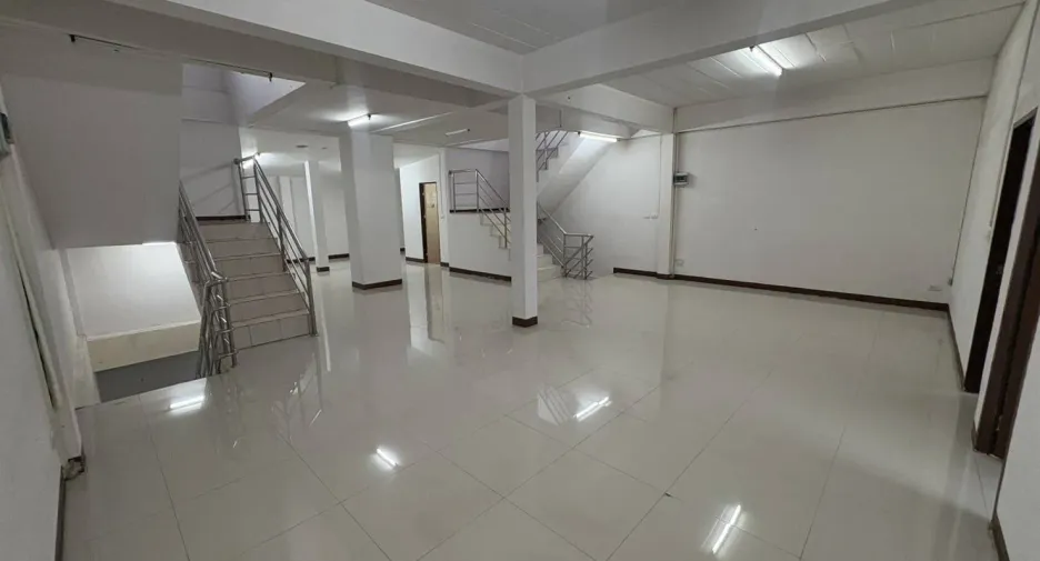Gewerbefläche zum Kauf mit 4 Zimmer in Mueang Khon Kaen, Khon Kaen