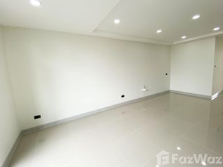 Reihenhaus zum Kauf und zur Miete mit 3 Zimmer in Phra Khanong, Bangkok